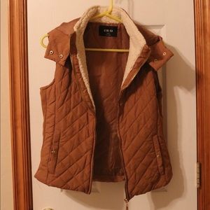 Women’s puffy vest